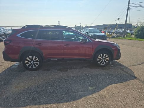 Used 2024 Subaru Outback Premium AWD/4WD image 7