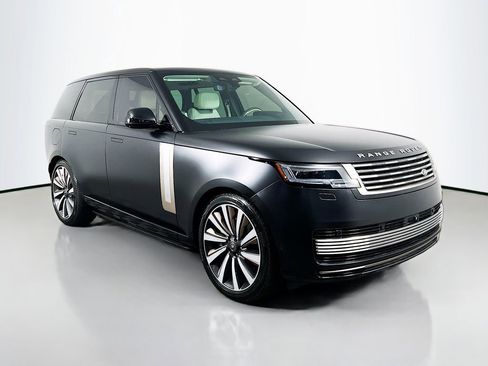 Used 2025 Land Rover Range Rover SV AWD/4WD image 3