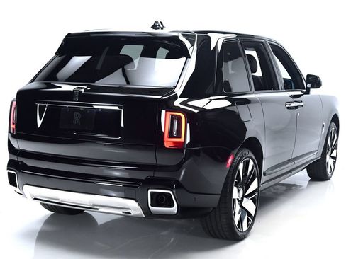 New 2026 Rolls-Royce Cullinan AWD/4WD image 9