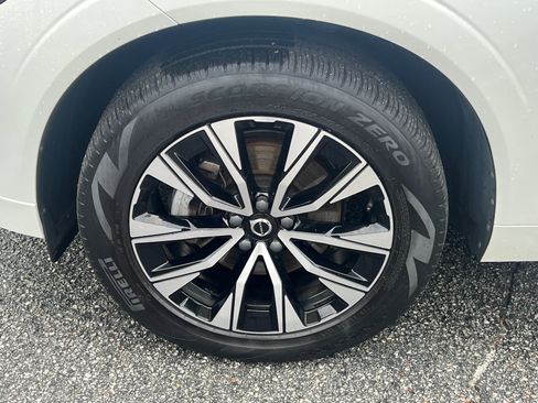 Used 2024 Volvo XC60 B5 Core w/ Protection Package Premier AWD/4WD image 12