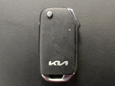 Used 2023 Kia Sorento LX FWD image 32
