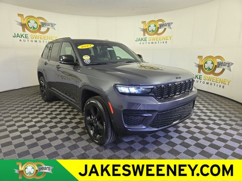 Used 2023 Jeep Grand Cherokee Altitude AWD/4WD image 1