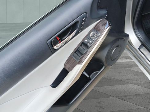 Used 2016 Lexus IS 350 w/ Luxury Package RWD image 9