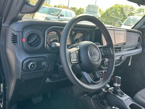 Used 2024 Jeep Wrangler Unlimited Rubicon AWD/4WD image 33
