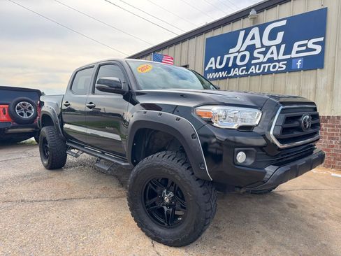 Used 2021 Toyota Tacoma SR5 w/ Technology Package AWD/4WD image 2