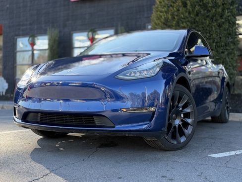 Used 2022 Tesla Model Y Long Range image 2