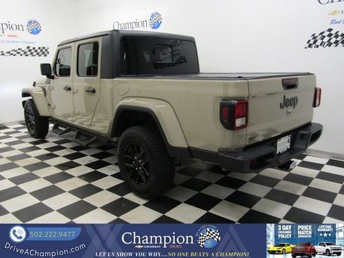 Used 2022 Jeep Gladiator Sport image 11