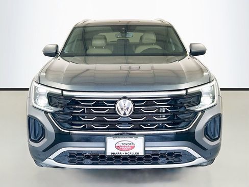 Used 2025 Volkswagen Atlas Cross Sport SE FWD image 2