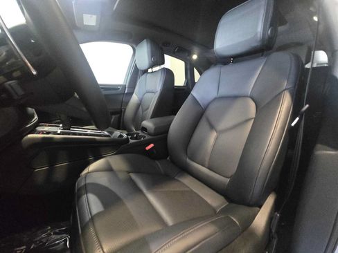Used 2025 Porsche Macan AWD/4WD image 5
