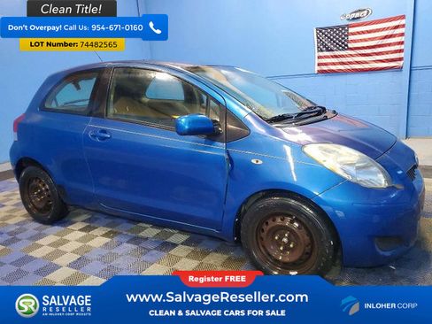 Used 2010 Toyota Yaris 2-Door Hatchback image 5