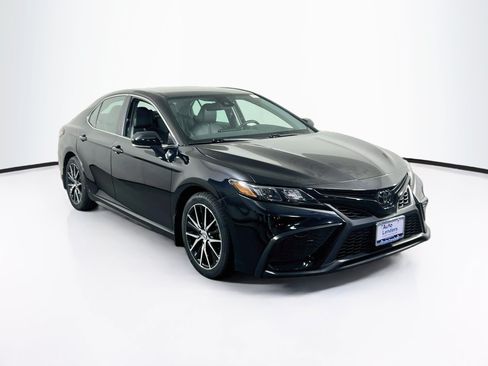 Used 2023 Toyota Camry SE w/ Cold Weather Package AWD/4WD image 3