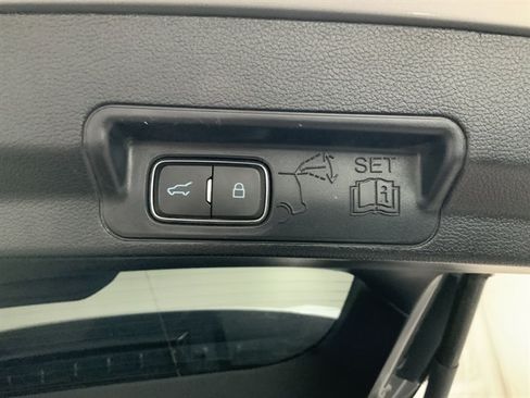 Used 2021 Ford Explorer XLT w/ Equipment Group 202A AWD/4WD image 9