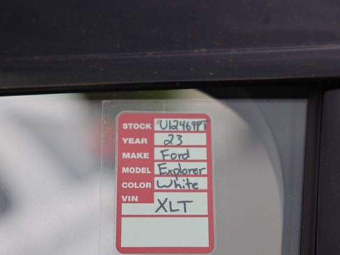 Used 2023 Ford Explorer XLT w/ Equipment Group 202A AWD/4WD image 39