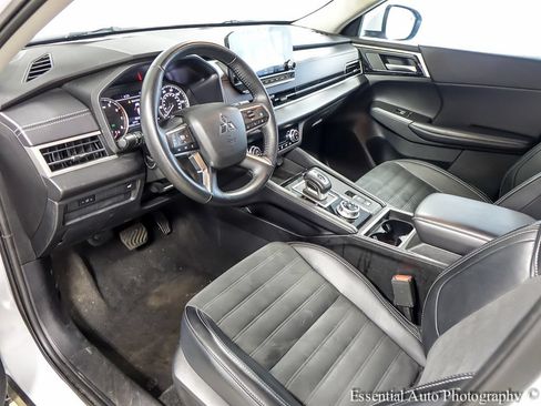 Used 2024 Mitsubishi Outlander SE AWD/4WD image 11
