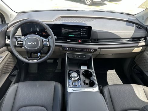 New 2026 Kia Carnival EX FWD image 9