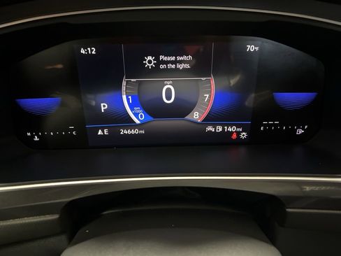 Used 2023 Volkswagen Tiguan SE w/ Panoramic Sunroof Package image 16