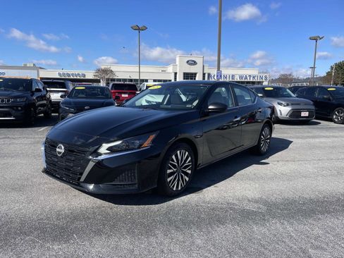 Used 2025 Nissan Altima 2.5 SV image 9