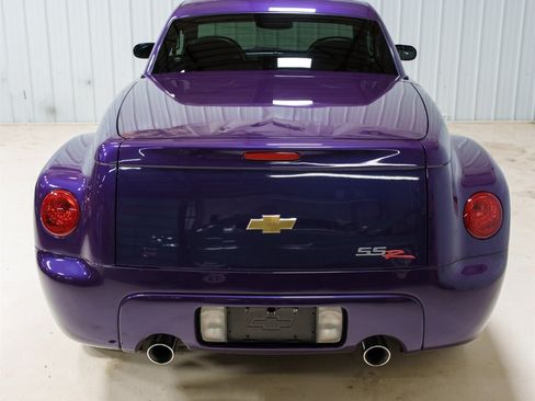 Used 2004 Chevrolet SSR w/ Preferred Equipment Group RWD image 7