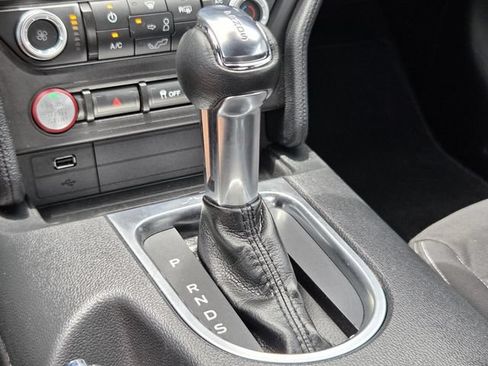 Used 2022 Ford Mustang Coupe RWD image 17