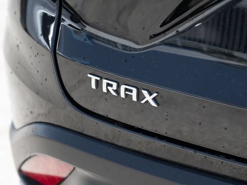 Used 2025 Chevrolet Trax LT FWD image 13