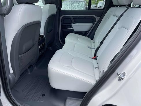New 2026 Land Rover Defender 110 X-Dynamic SE AWD/4WD image 17