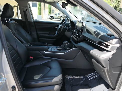 Used 2021 Toyota Highlander XLE FWD image 30