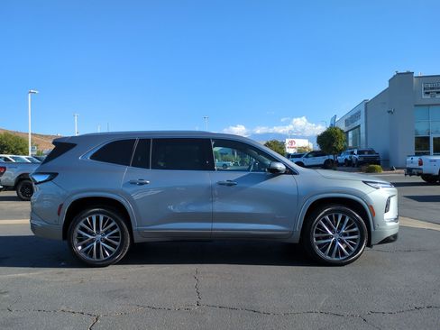 Used 2025 Buick Enclave Avenir w/ Super Cruise Package AWD/4WD image 2