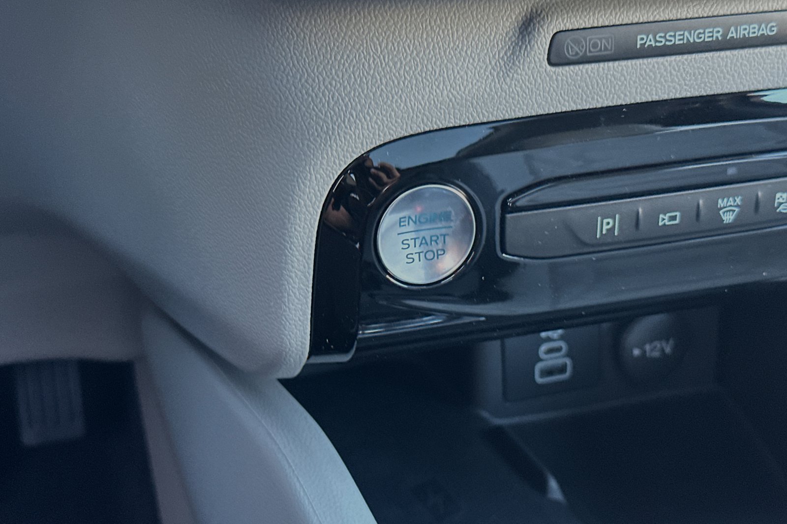 New 2024 Ford Escape SE w/ PHEV Premium Package FWD image 20