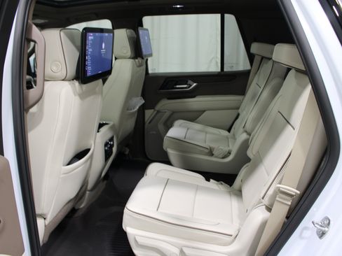 Used 2026 GMC Yukon Denali w/ Denali Reserve Package AWD/4WD image 19