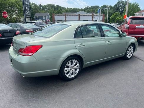 Used 2010 Toyota Avalon XLS FWD image 4