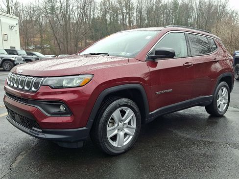 Used 2022 Jeep Compass Latitude image 3