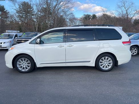 Used 2014 Toyota Sienna Limited w/ Limited Premium Package AWD/4WD image 2