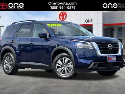 Used 2024 Nissan Pathfinder SV