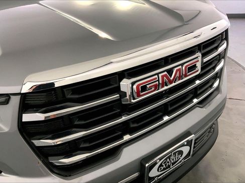 Used 2025 GMC Acadia Elevation AWD/4WD image 28