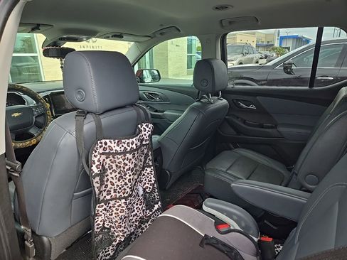 Used 2019 Chevrolet Traverse Premier w/ Driver Confidence II Package FWD image 9