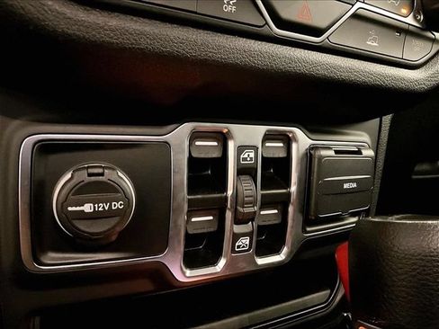 Used 2025 Jeep Gladiator Sport AWD/4WD image 31