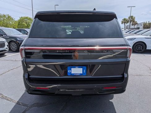 New 2026 Lincoln Navigator Reserve w/ Jet Appearance Package image 5