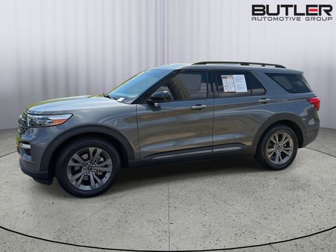 Used 2022 Ford Explorer XLT w/ Equipment Group 202A RWD image 3