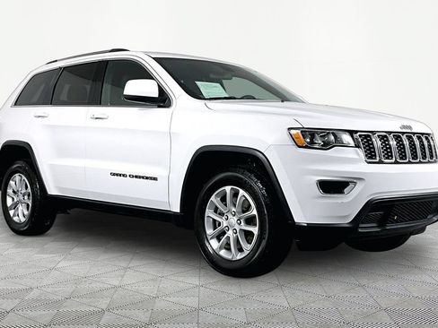 Used 2021 Jeep Grand Cherokee Laredo AWD/4WD image 3