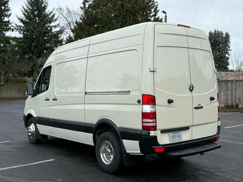 Used 2014 Mercedes-Benz Sprinter 3500 image 4