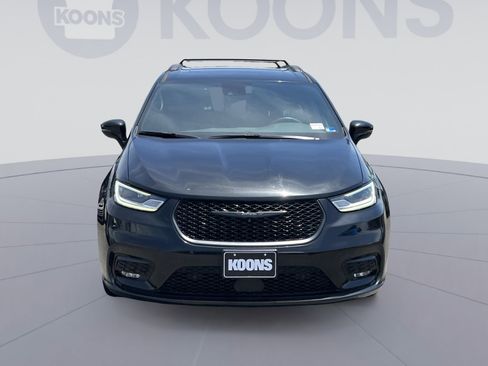Used 2022 Chrysler Pacifica Touring-L w/ Uconnect Theater Family Group FWD image 4