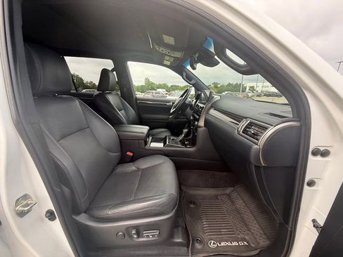 Used 2022 Lexus GX 460 Luxury w/ Sport Design Package AWD/4WD image 33