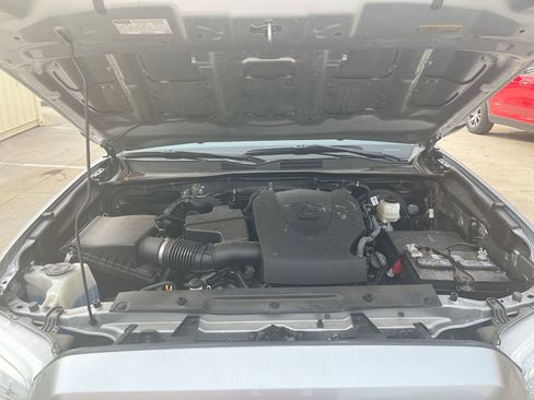 Used 2022 Toyota Tacoma SR AWD/4WD image 27