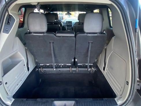 Used 2019 Dodge Grand Caravan SXT image 20