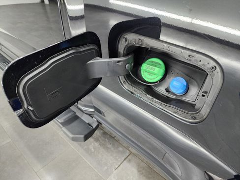 Used 2022 Ford F250 XLT w/ Black Appearance Package image 31