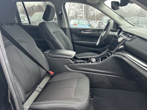 Used 2023 Jeep Grand Cherokee Laredo image 26