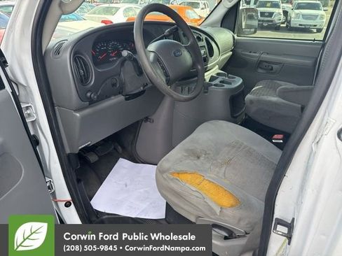 Used 2005 Ford E-250 and Econoline 250 image 13