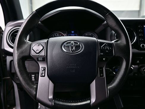 Used 2020 Toyota Tacoma TRD Off-Road AWD/4WD image 23