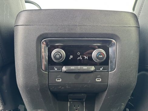 Used 2024 Chevrolet Suburban LT w/ LT Signature Plus Package image 18