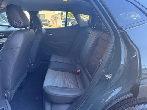 Used 2025 Chevrolet Trax LT w/ LT Convenience Package image 25